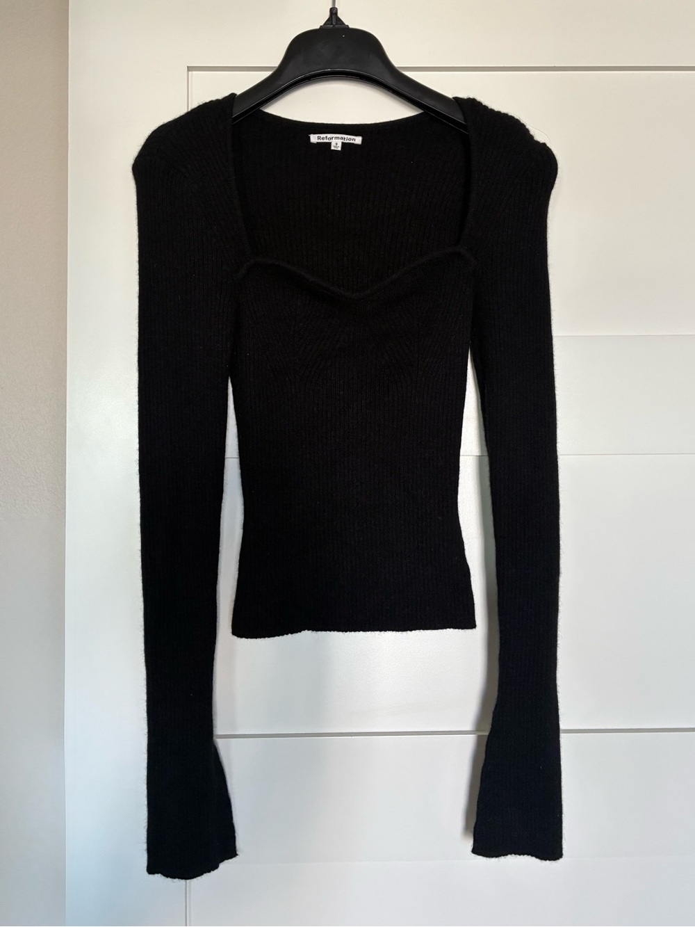 Reformation XS-S Black Cashmere Sweetheart Neck Ribbed Long Sleeve Sweater
